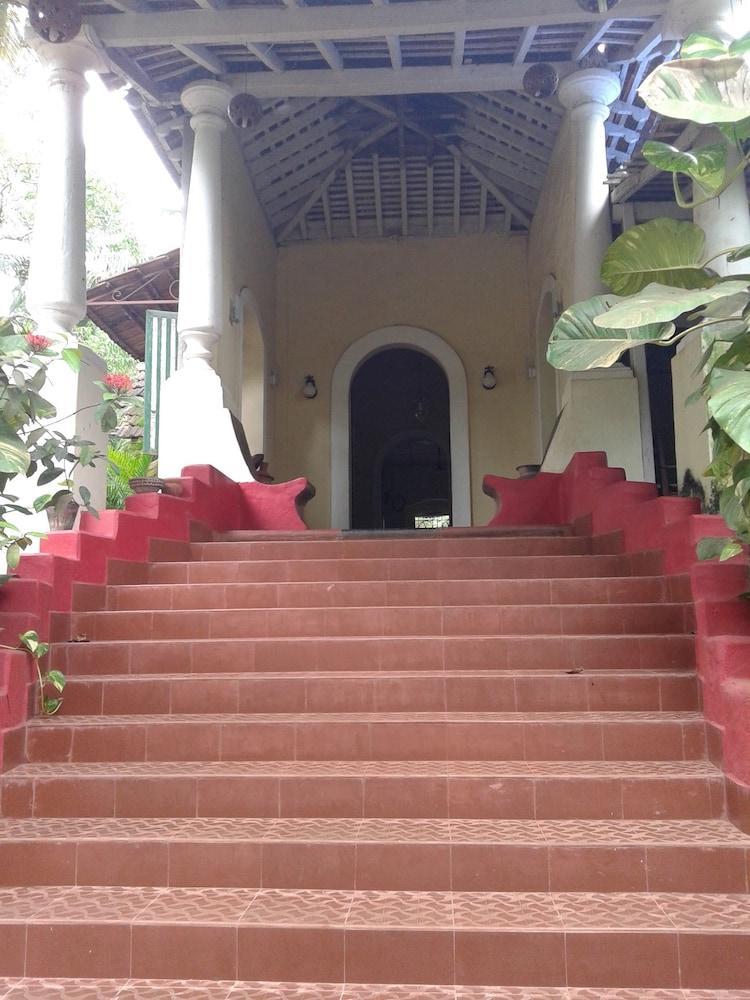 Astoria Hotel Parra Exterior photo